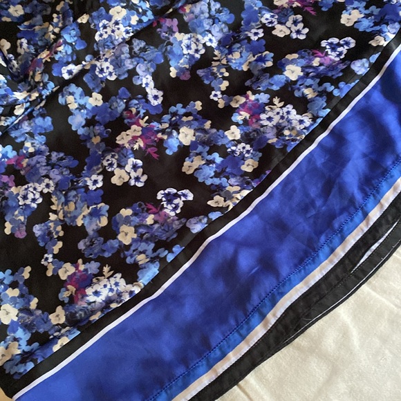 Floral Sleeveless Dress - Picture 9 of 17